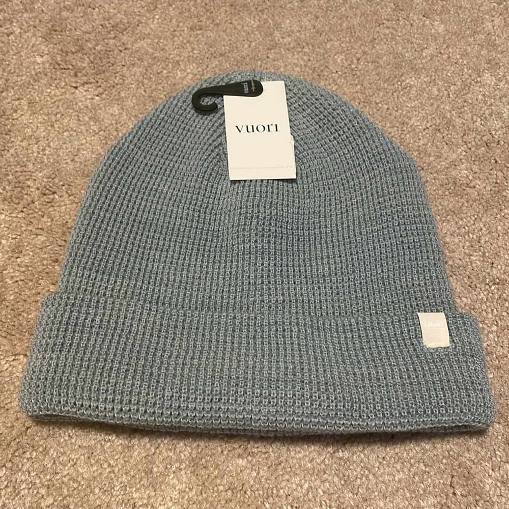 Vuori gray beanie new with tags